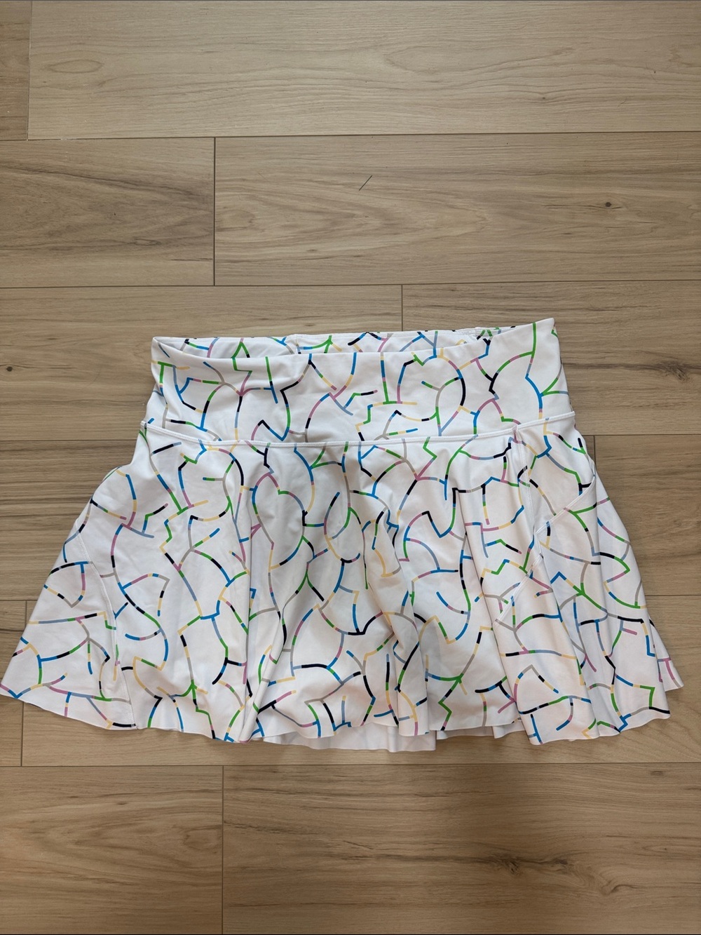 Athleta White Ace tennis Skort with Multicolor Circle Line Print - 15.5 in